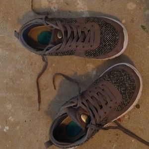 Running shoes with gel heal for comfort